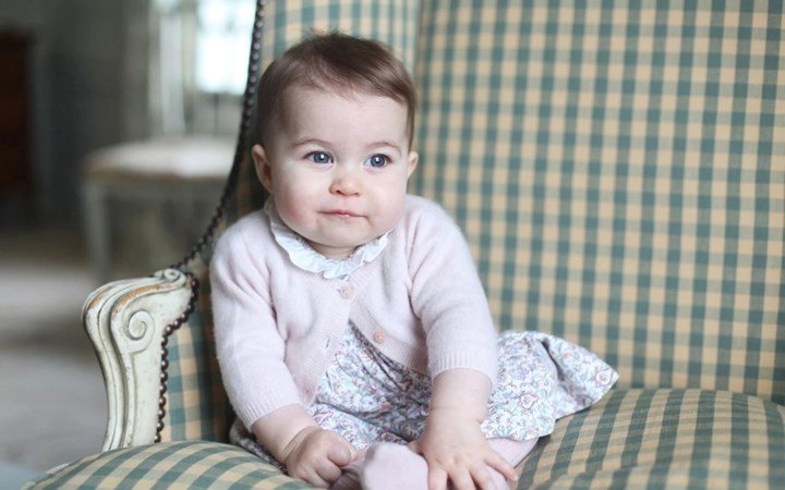 Những bức ảnh cực hiếm về tiểu Công chúa Charlotte của Hoàng gia Anh