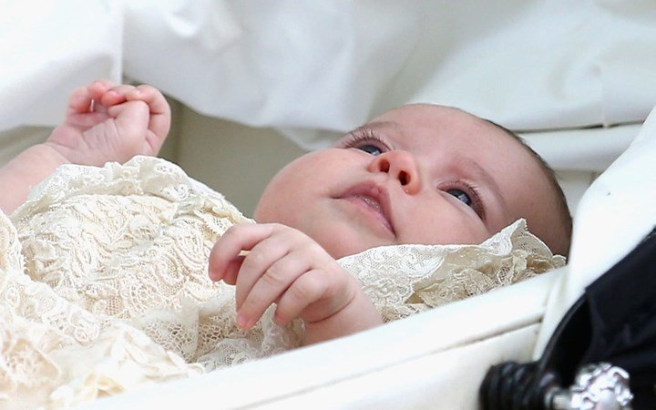 Những bức ảnh cực hiếm về tiểu Công chúa Charlotte của Hoàng gia Anh