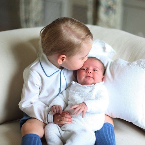 Những bức ảnh cực hiếm về tiểu Công chúa Charlotte của Hoàng gia Anh