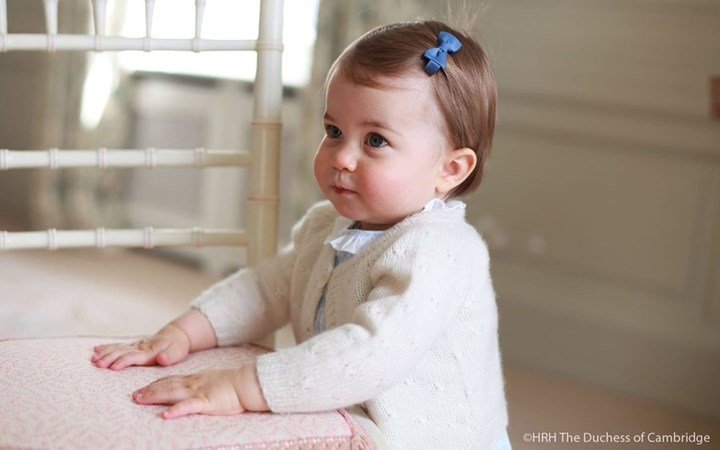 Những bức ảnh cực hiếm về tiểu Công chúa Charlotte của Hoàng gia Anh