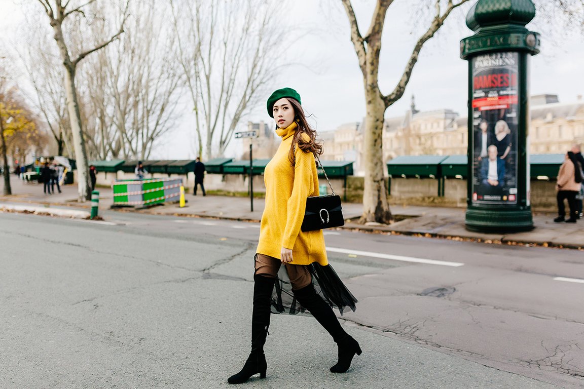 hoa-hau-le-ngoc-diep-chat-lu-khi-dao-buoc-tren-duong-pho-paris