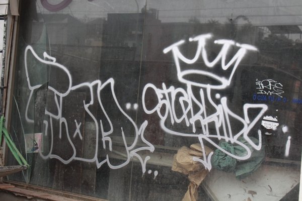nhung-hinh-anh-graffiti-nguech-ngoac-nhem-nhuoc-pho-ha-noi
