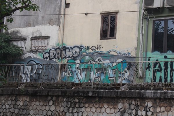 nhung-hinh-anh-graffiti-nguech-ngoac-nhem-nhuoc-pho-ha-noi