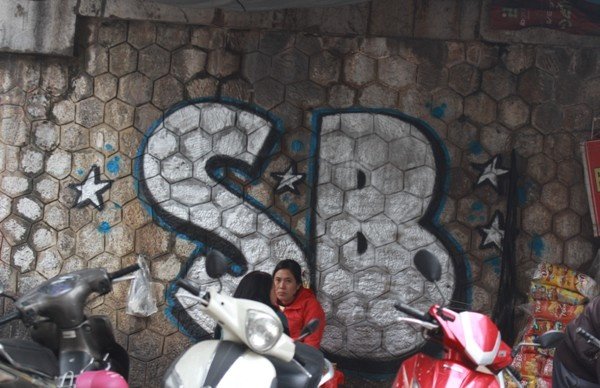 nhung-hinh-anh-graffiti-nguech-ngoac-nhem-nhuoc-pho-ha-noi
