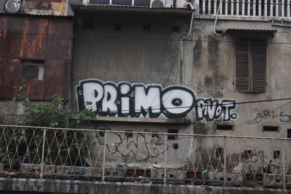 nhung-hinh-anh-graffiti-nguech-ngoac-nhem-nhuoc-pho-ha-noi
