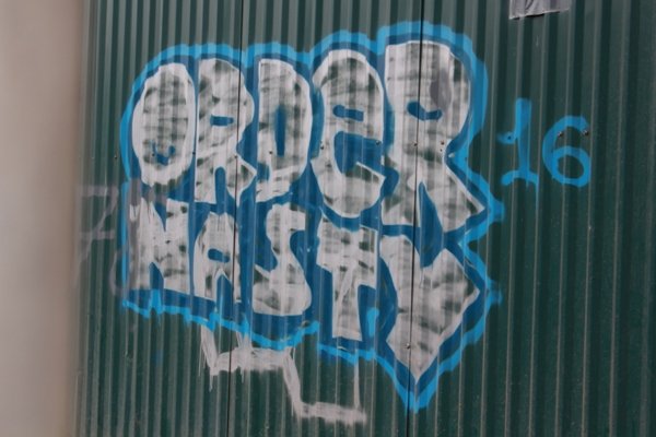 nhung-hinh-anh-graffiti-nguech-ngoac-nhem-nhuoc-pho-ha-noi