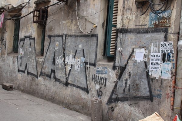 nhung-hinh-anh-graffiti-nguech-ngoac-nhem-nhuoc-pho-ha-noi