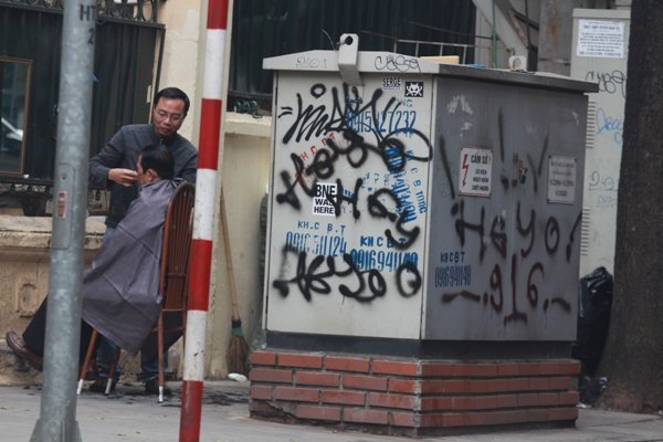 nhung-hinh-anh-graffiti-nguech-ngoac-nhem-nhuoc-pho-ha-noi