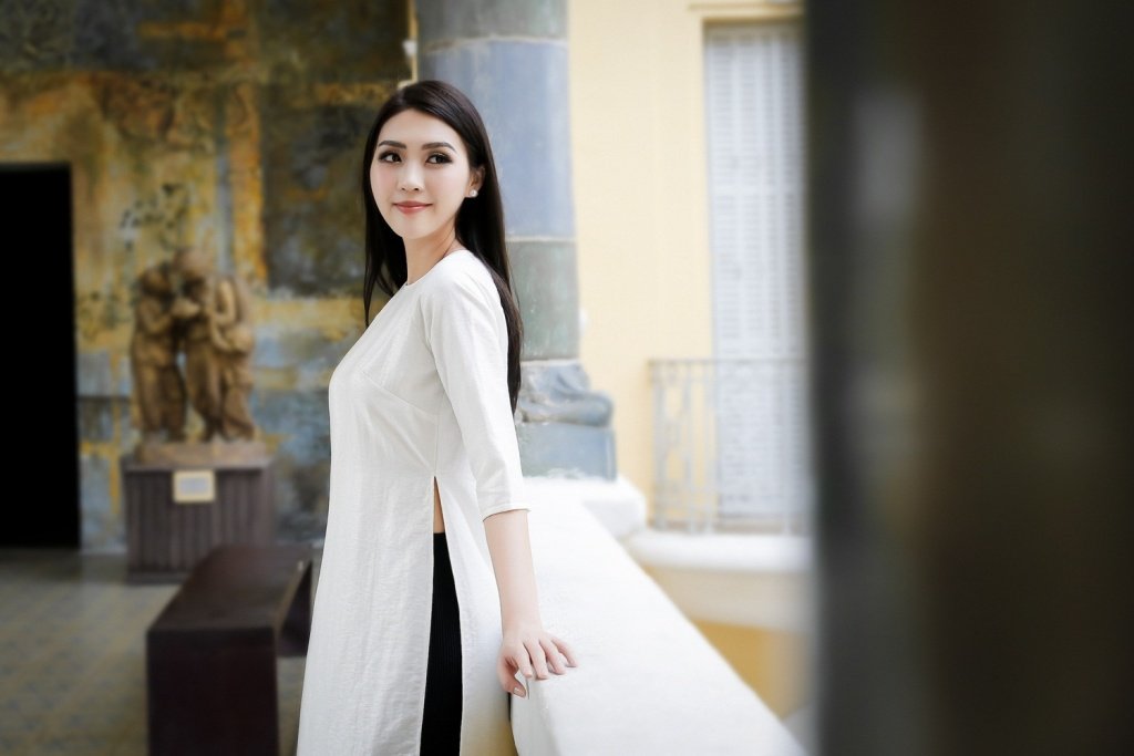 tuong-linh-dien-ao-dai-gioi-thieu-ve-dep-que-huong-viet-nam-voi-ban-be-quoc-te