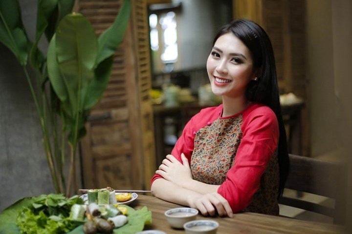 tuong-linh-dien-ao-dai-gioi-thieu-ve-dep-que-huong-viet-nam-voi-ban-be-quoc-te
