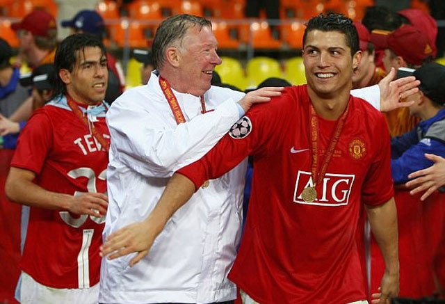 Về M.U thôi, Ronaldo!