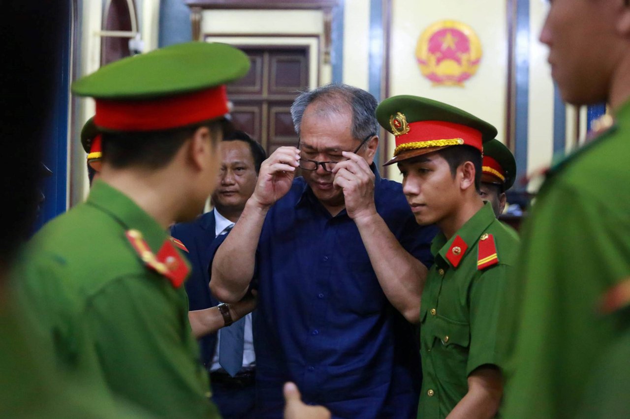 pham-cong-danh-lac-trong-ma-tran-cua-chinh-minh
