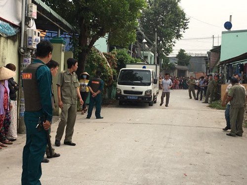 Thực nghiệm hiện trường vụ vợ sát hại chồng phân xác tại Bình Dương
