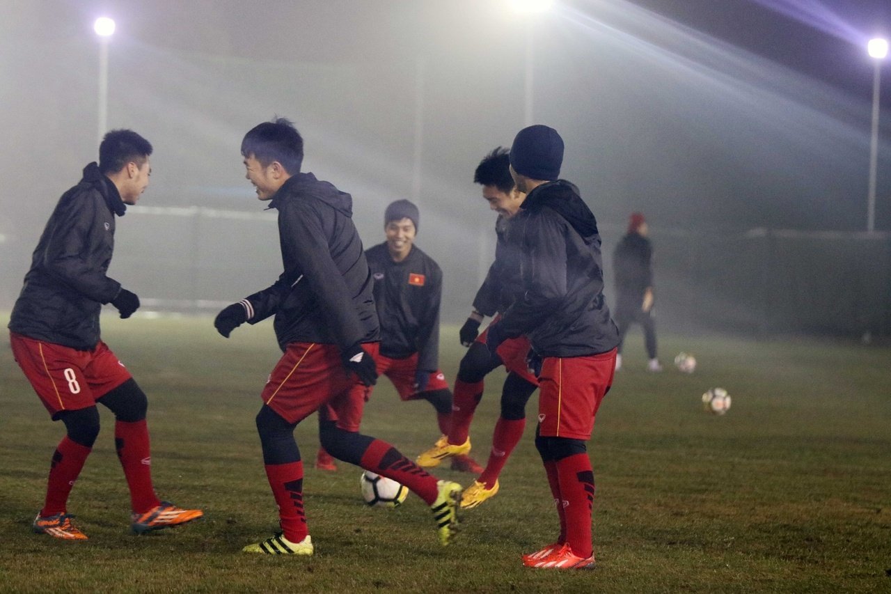 buoi-tap-cuoi-cua-u23-viet-nam-truoc-khi-gap-u23-syria-bi-thoi-tiet-pha-hong