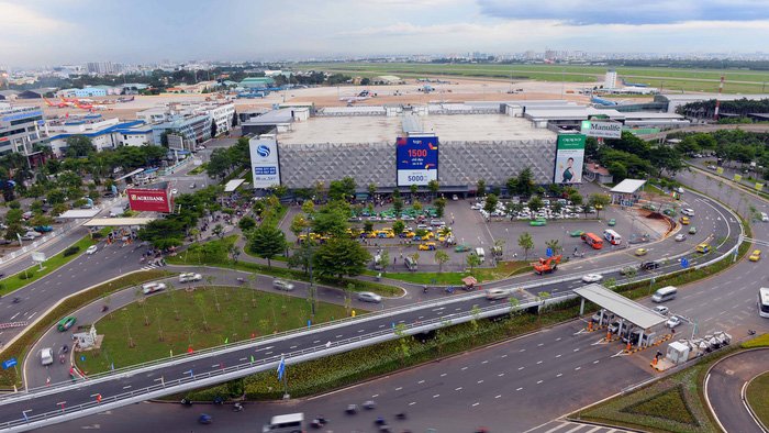 Thu phí sân bay: Sai sao chưa dừng?