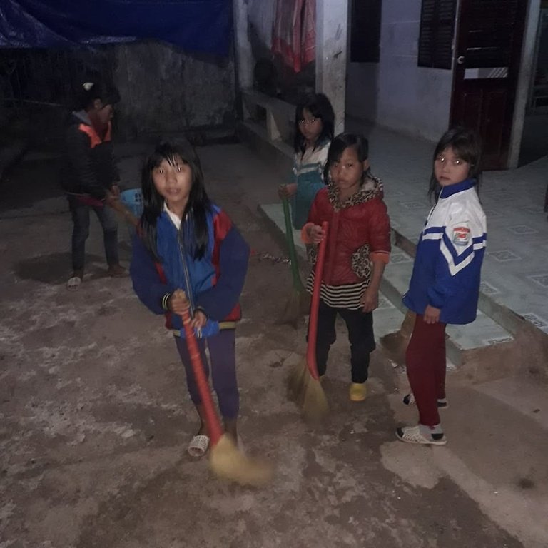 thuong-tet-cho-giao-vien-trai-qua-bao-nhieu-cai-tet-bay-nhieu-cai-xuan-khong-mau