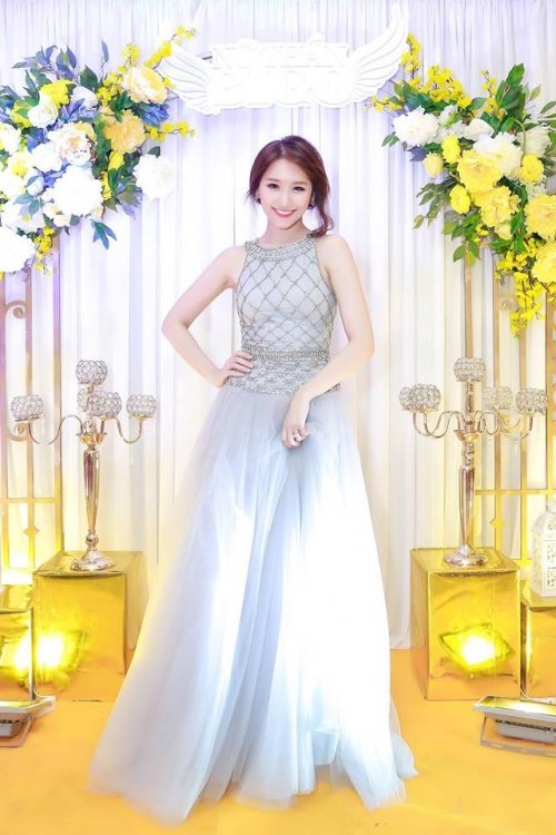 dien-lai-dam-cu-cua-dang-thu-thao-va-hari-won-nhung-mau-thuy-khong-he-kem-canh