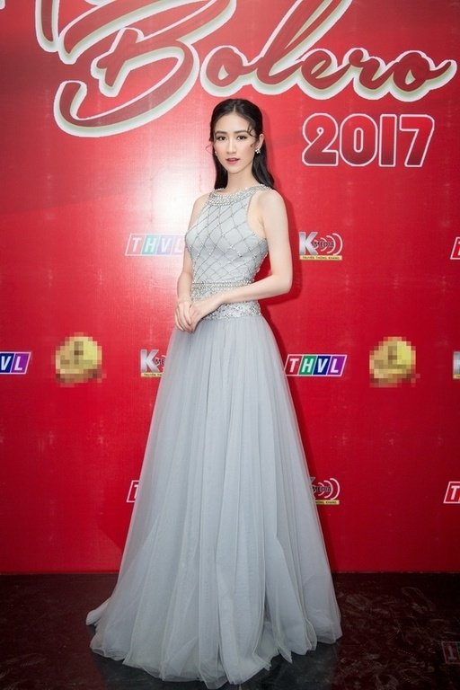dien-lai-dam-cu-cua-dang-thu-thao-va-hari-won-nhung-mau-thuy-khong-he-kem-canh