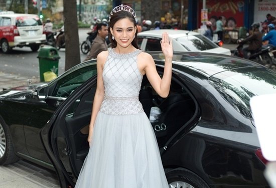 dien-lai-dam-cu-cua-dang-thu-thao-va-hari-won-nhung-mau-thuy-khong-he-kem-canh