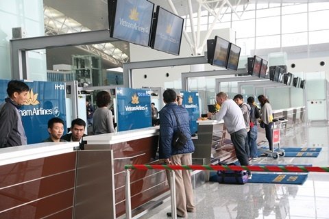 tu-151-hanh-khach-di-may-bay-co-the-su-dung-hang-chuc-loai-giay-to-tuy-than-thay-the-cmnd