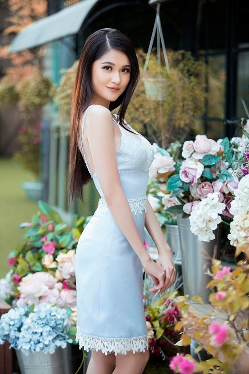 a-hau-thuy-dung-khoe-ve-dep-quyen-ru-sau-2-nam-dang-quang