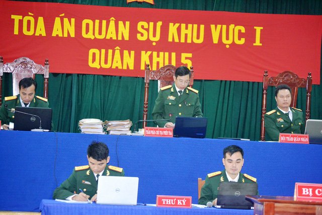 Tòa quân sự xét xử 21 người phá rừng pơ mu ở Quảng Nam