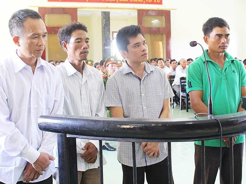 lien-quan-den-chat-pha-rung-truong-cong-an-huyen-bi-ky-luat-canh-cao