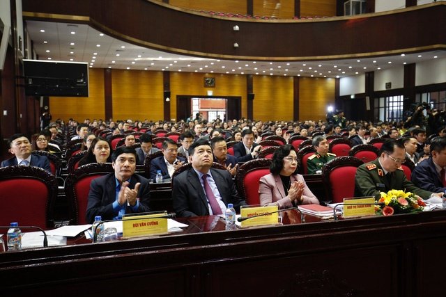 ong-nguyen-thien-nhan-cap-tren-dot-lua-tocap-duoi-dot-lua-nho