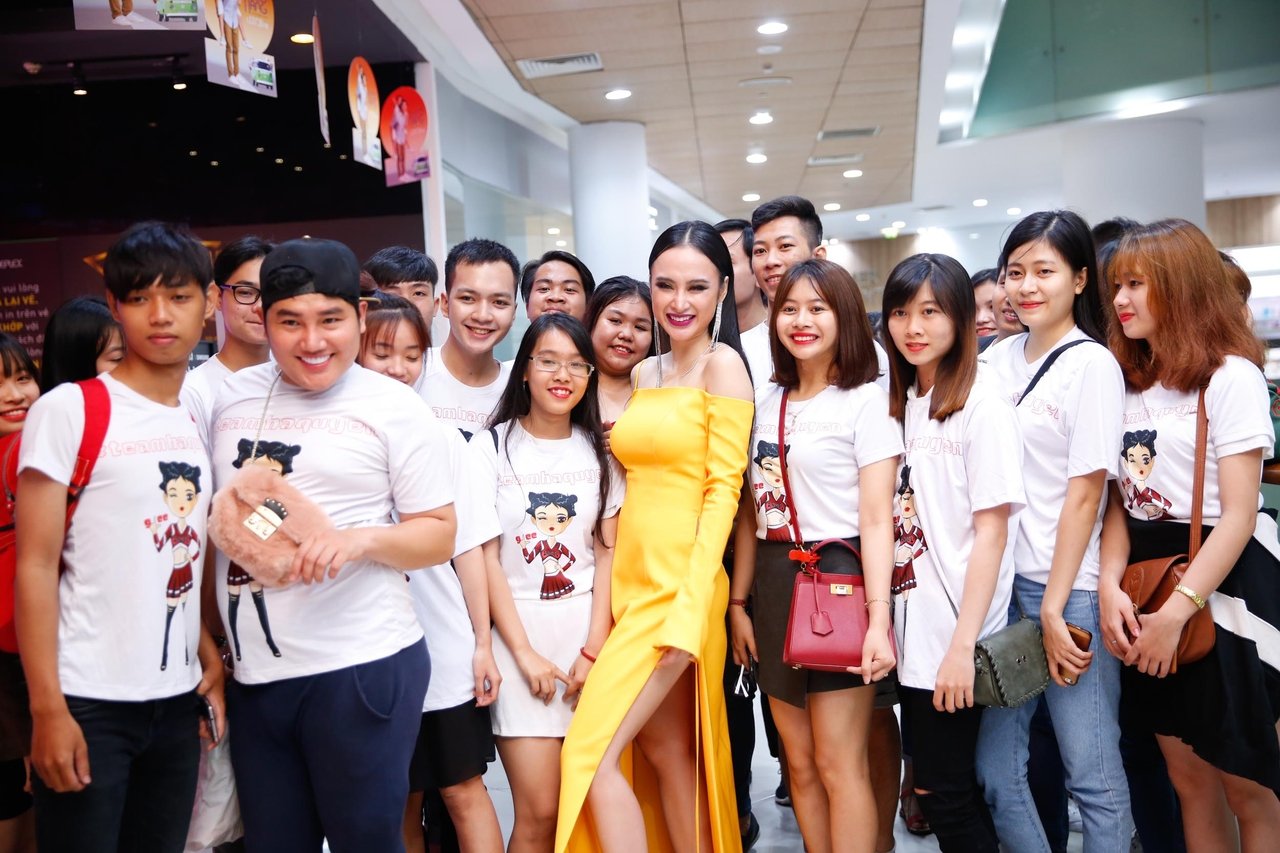 angela-phuong-trinh-dep-tua-nu-than-trong-buoi-cong-chieu-tap-cuoi-glee