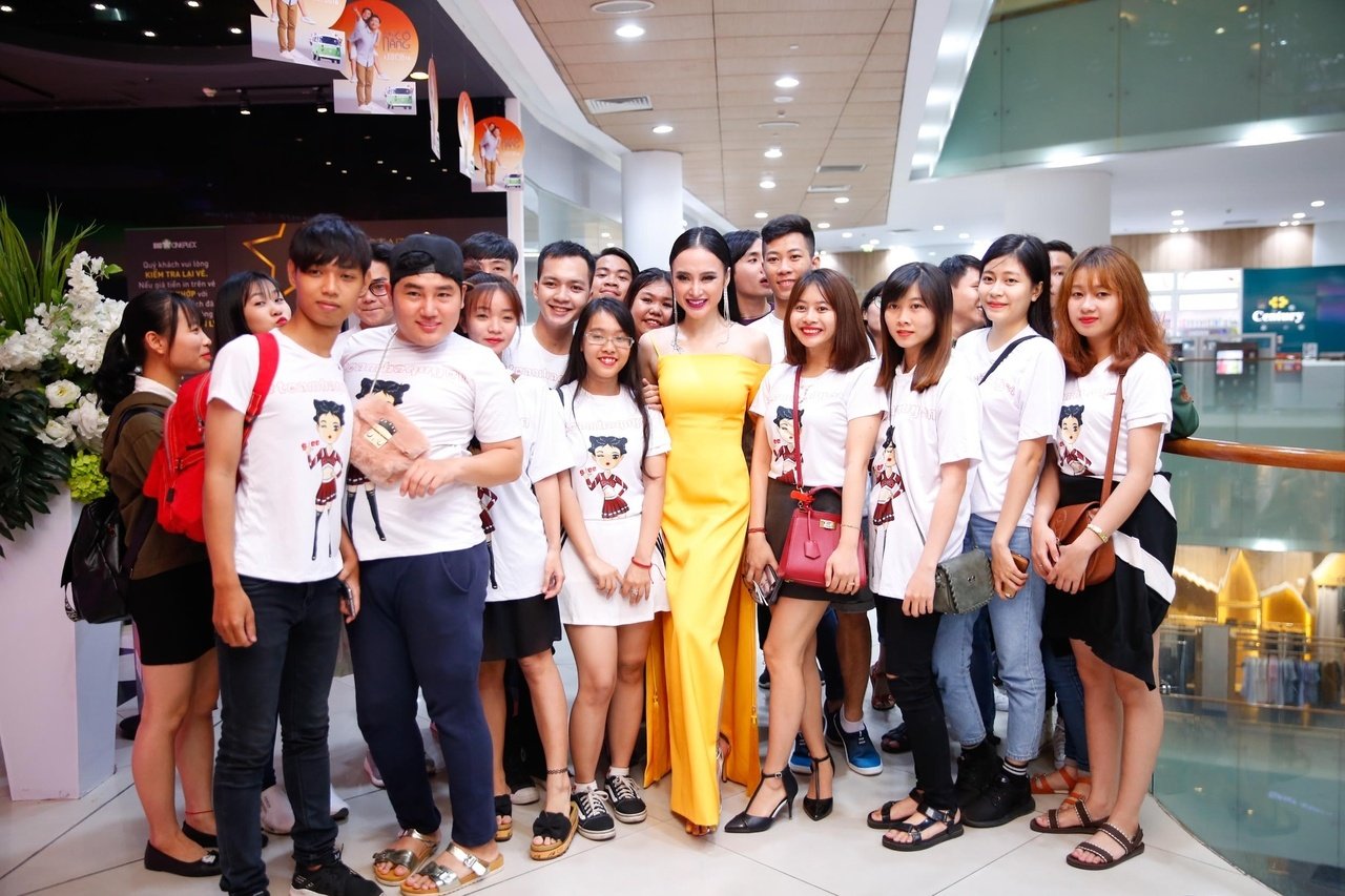 angela-phuong-trinh-dep-tua-nu-than-trong-buoi-cong-chieu-tap-cuoi-glee