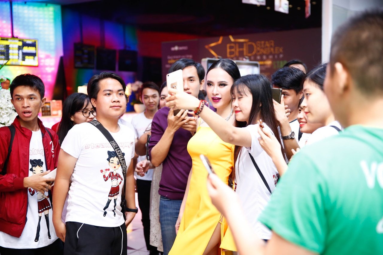 angela-phuong-trinh-dep-tua-nu-than-trong-buoi-cong-chieu-tap-cuoi-glee