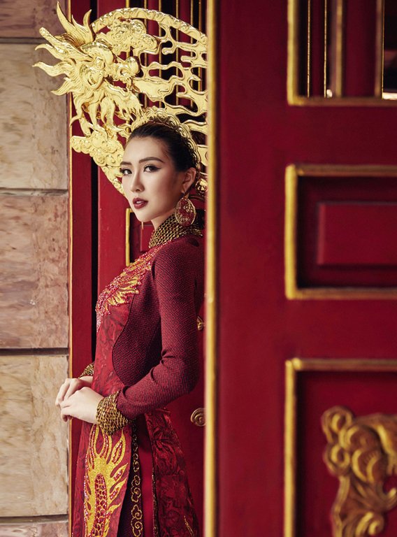he-lo-trang-phuc-truyen-thong-mang-hinh-rong-cua-tuong-linh-tai-miss-intercontinental-2017