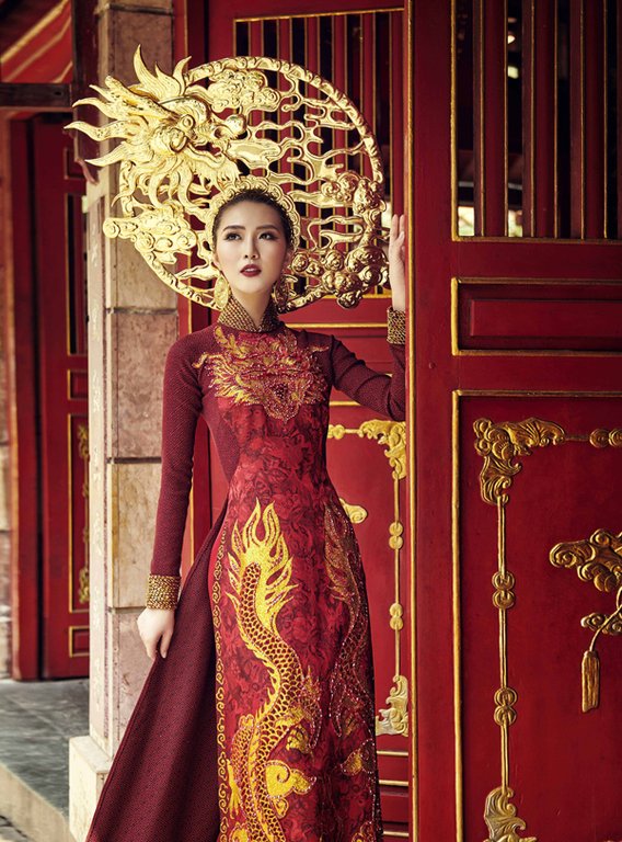 he-lo-trang-phuc-truyen-thong-mang-hinh-rong-cua-tuong-linh-tai-miss-intercontinental-2017