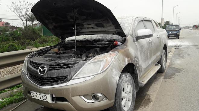 nhieu-xe-mazda-an-khach-cua-thaco-truong-hai-bong-dung-boc-chay