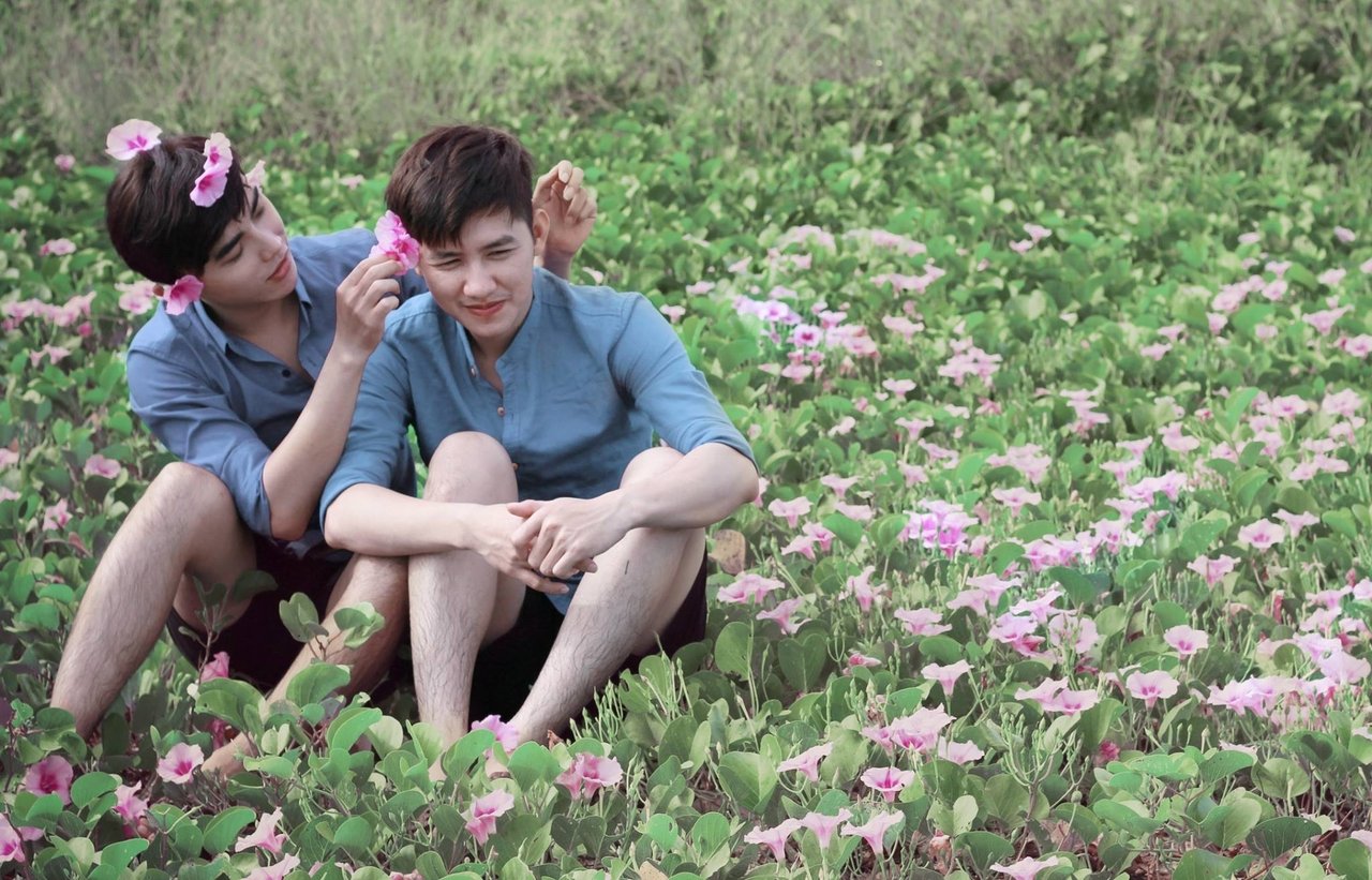 nhung-khoanh-khac-ngot-ngao-cua-cap-doi-dong-tinh-khien-ai-ai-cung-phai-ghen-ti