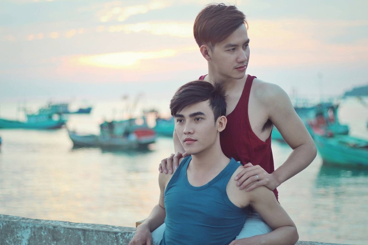 nhung-khoanh-khac-ngot-ngao-cua-cap-doi-dong-tinh-khien-ai-ai-cung-phai-ghen-ti