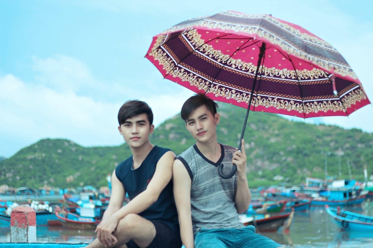 nhung-khoanh-khac-ngot-ngao-cua-cap-doi-dong-tinh-khien-ai-ai-cung-phai-ghen-ti