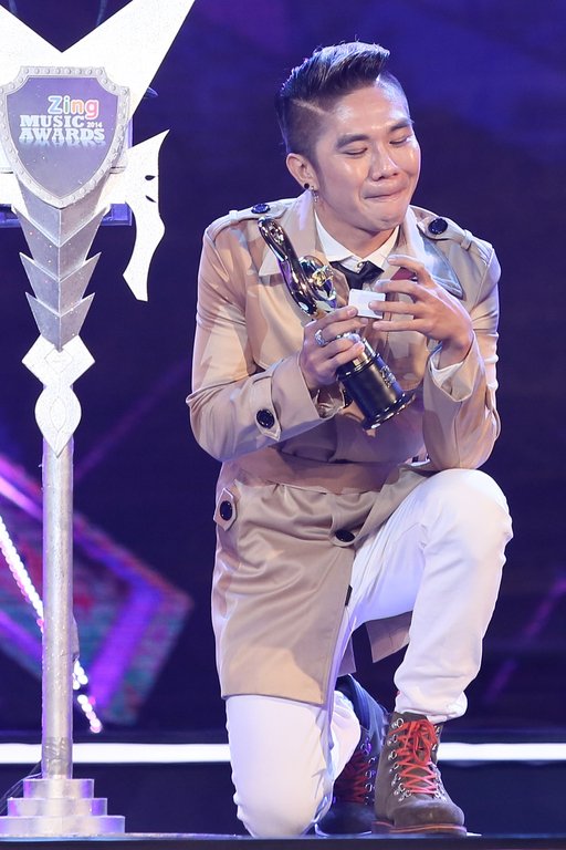 nhung-man-cau-hon-to-tinh-gay-chu-y-tren-song-truyen-hinh-truc-tiep-cua-sao-viet