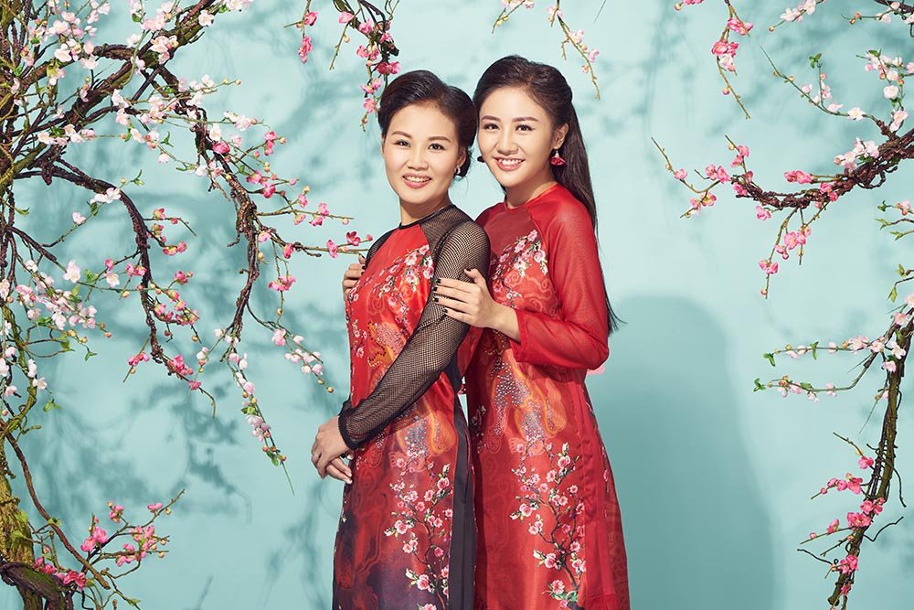 van-mai-huong-khoe-me-ruot-tre-trung-xinh-dep-trong-bo-hinh-ngap-tran-sac-xuan