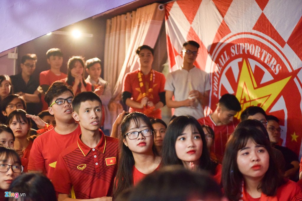 120 phút nghẹt thở của người hâm mộ U23 Việt Nam
