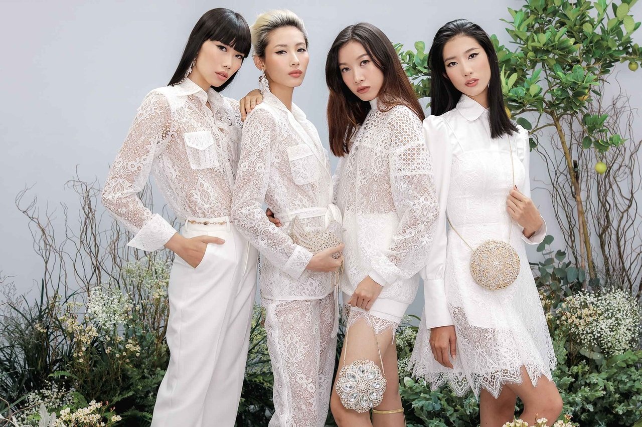 ngan-ngo-voi-dan-nu-than-trong-trang-phuc-cua-chung-thanh-phong