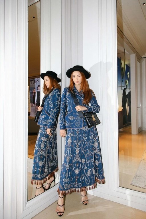 minh-hang-se-dien-ao-dai-de-tham-du-le-trao-giai-e-daily-culture-awards-tai-han-quoc