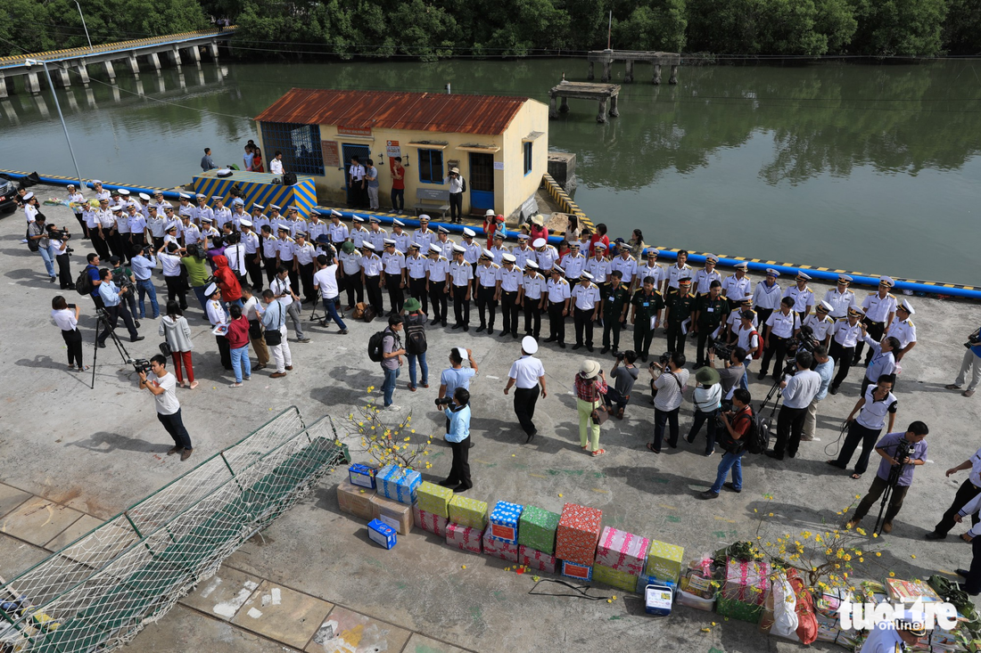 nhung-tau-hang-am-tinh-dang-den-voi-nha-gian-dk1