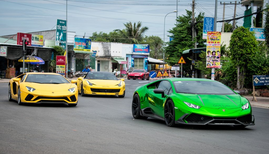 Minh Nhựa và Cường Đô La lái siêu xe dã ngoại cuối tuần