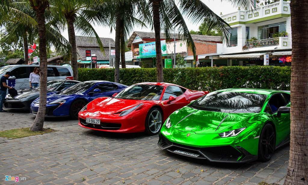 Minh Nhựa và Cường Đô La lái siêu xe dã ngoại cuối tuần
