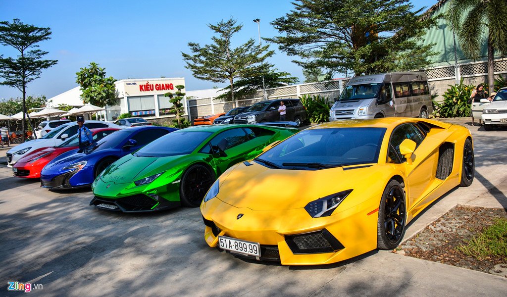 Minh Nhựa và Cường Đô La lái siêu xe dã ngoại cuối tuần