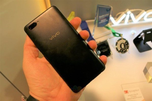 vivo-x20-plus-ud-dien-thoai-dau-tien-co-cam-bien-van-tay-duoi-man-hinh-co-gia-hon-14-trieu-dong