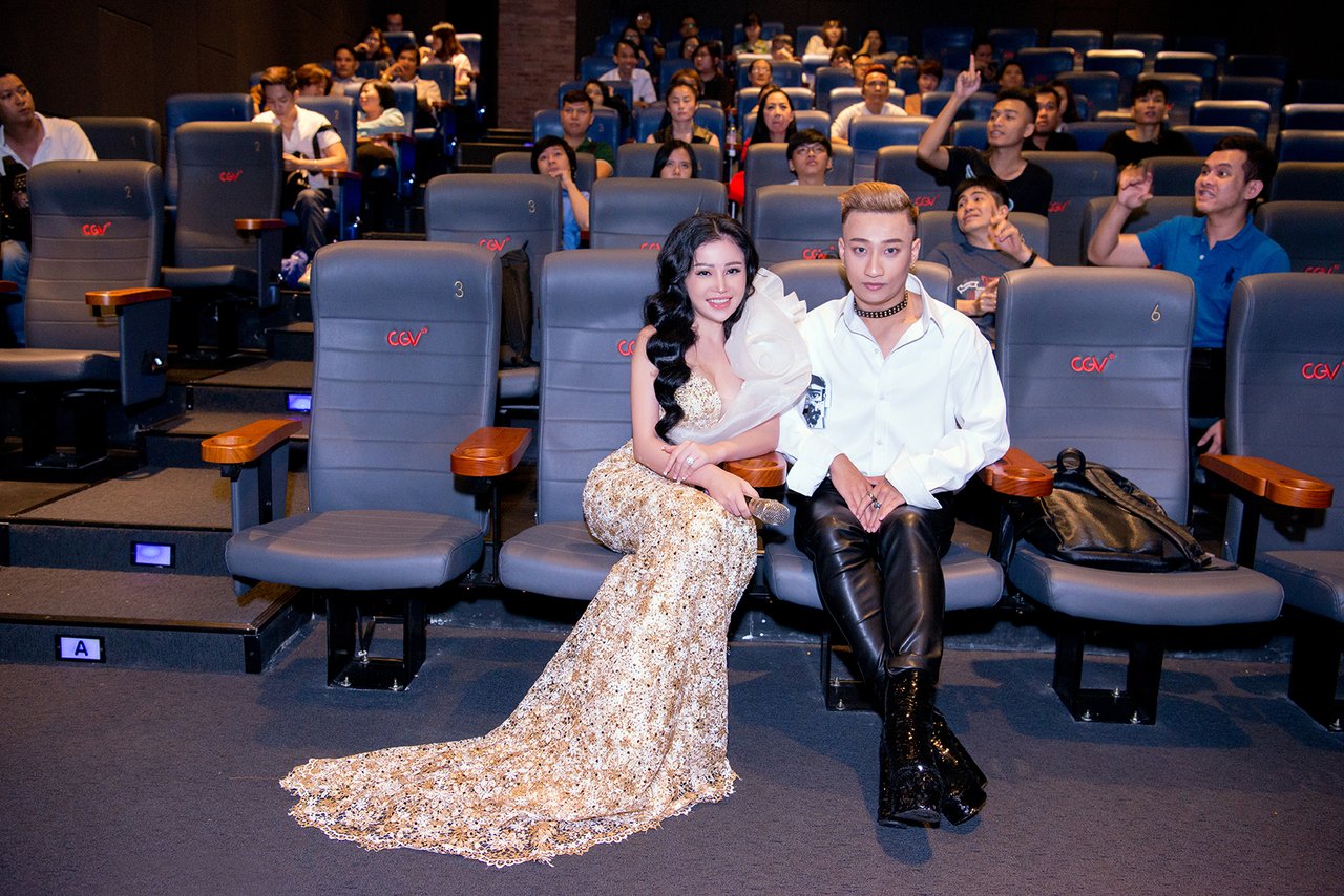 adam-lam-co-tron-ven-1-ngay-lam-trai-thang-ben-canh-nang-xuan-janny-thuy-tran