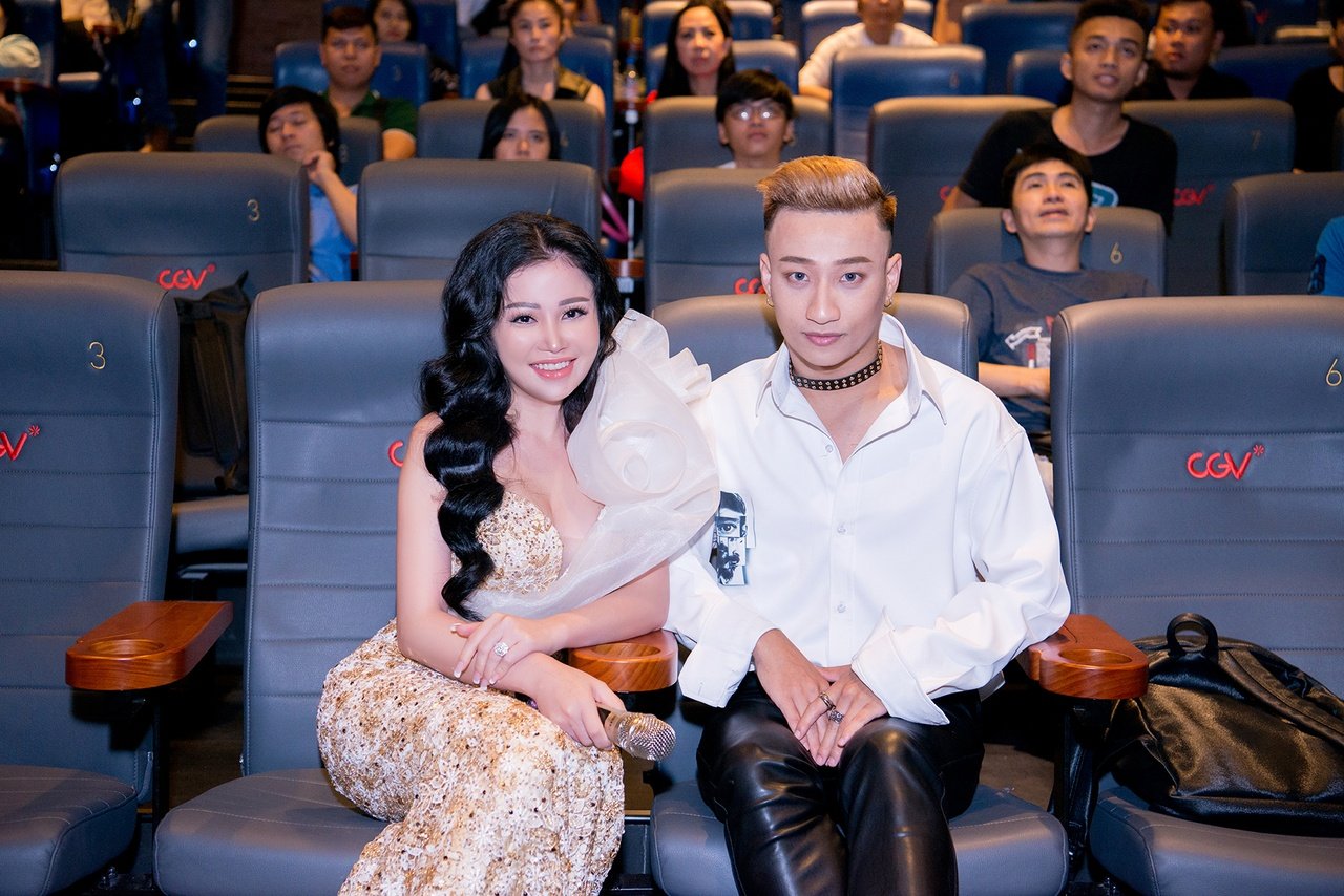 adam-lam-co-tron-ven-1-ngay-lam-trai-thang-ben-canh-nang-xuan-janny-thuy-tran