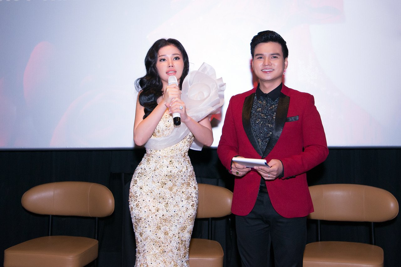 adam-lam-co-tron-ven-1-ngay-lam-trai-thang-ben-canh-nang-xuan-janny-thuy-tran